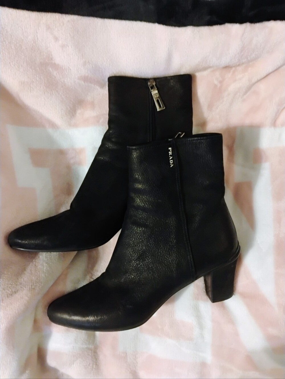 Women's Excellent Condition Genuine Leather Authentic Prada Ankle Boots Size39.5